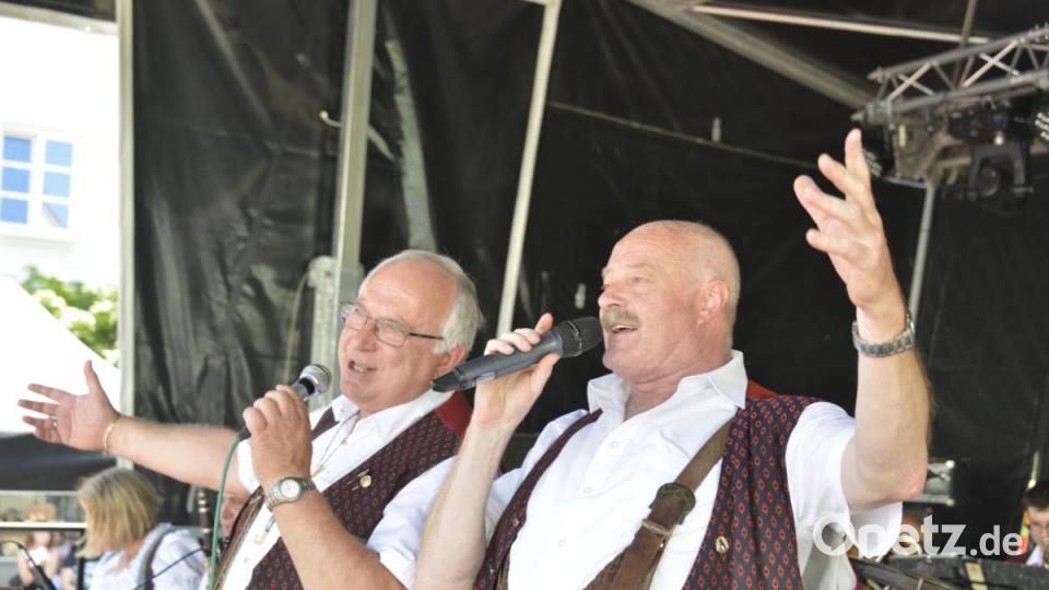 Auch am Sonntag feiern die Besucher bei bestem Wetter auf dem Weidener Bürgerfest. Bild: Karin Wilck