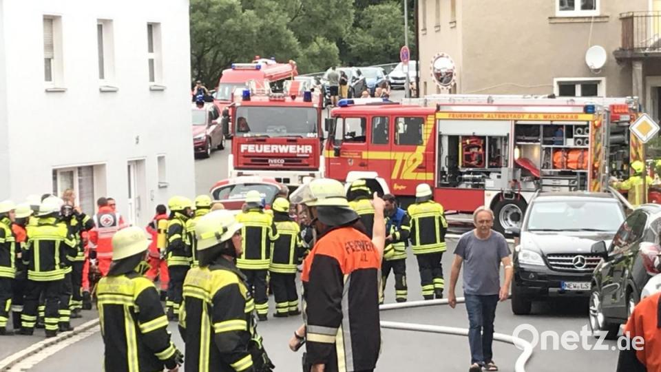 Mit einem Großaufgebot ist die Feuerwehr vor Ort. Bild: rg