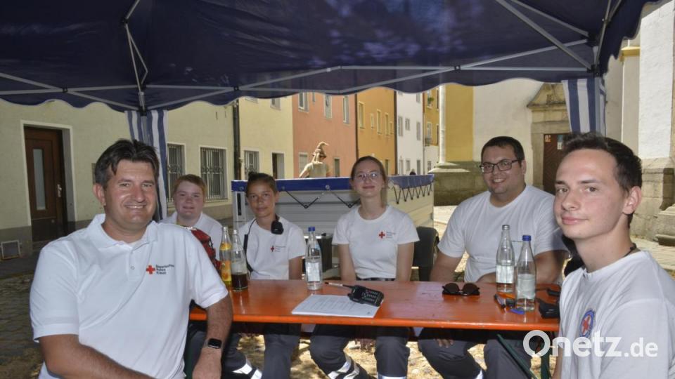 Auch am Sonntag feiern die Besucher bei bestem Wetter auf dem Weidener Bürgerfest. Bild: Karin Wilck