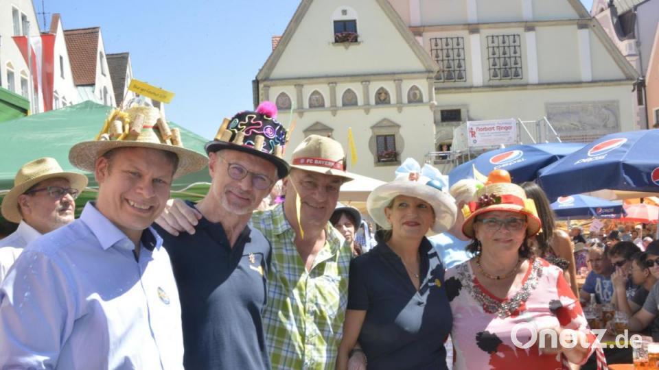 Auch am Sonntag feierten die Besucher bei bestem Wetter am Weidener Bürgerfest. Bild: Karin Wilck