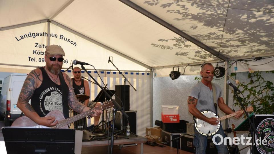 Auch am Sonntag feierten die Besucher bei bestem Wetter am Weidener Bürgerfest. Bild: Karin Wilck