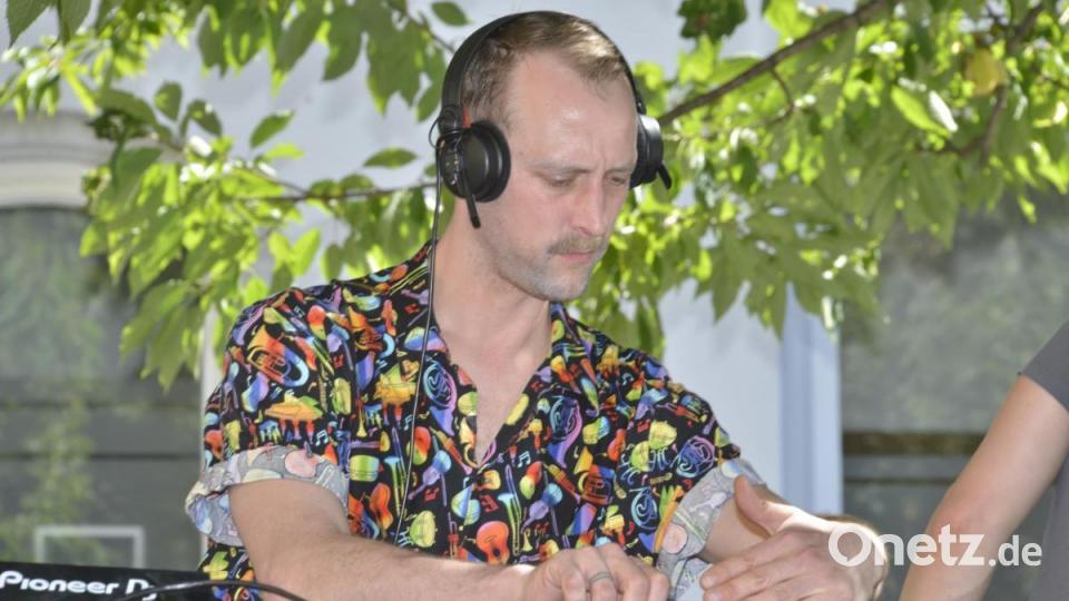Auch am Sonntag feierten die Besucher bei bestem Wetter am Weidener Bürgerfest. Bild: Karin Wilck