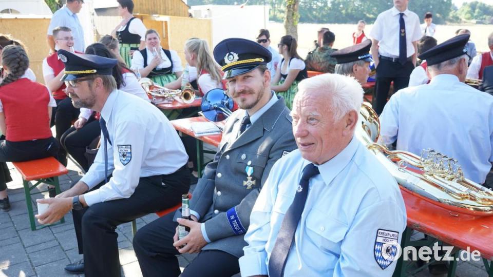 Warten auf den Beginn des Kirchenzuges Bild: nib