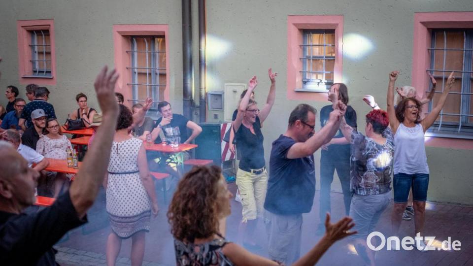 Besonders in der Partyzone am &quot;Weiden-am-See-Platz&quot; wird viel getanzt. Bild: pml