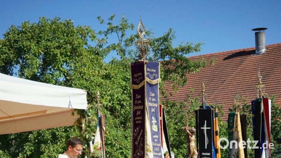2 Tage feierte Högling seinen Krieger- und Reservistenverein
Die erneuerte Fahne erhielt ihren kirchlichen Segen Bild: nib