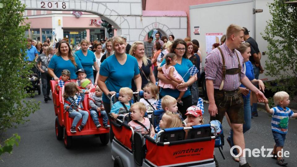 Der Einzug zum Bürgerfest. Bild: njn