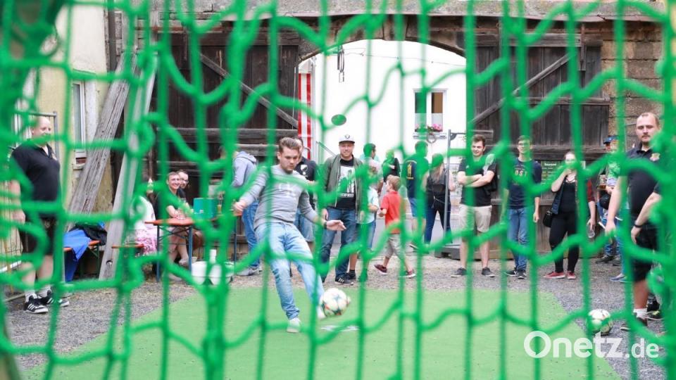 Beim Torwandschießen. Bild: njn