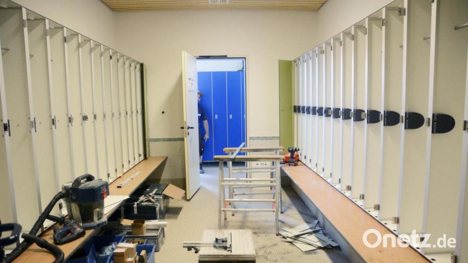 730 neue Schränke kommen in die Umkleiden. Ihre Türen sind in einem modernen Grün gehalten. Bild: Gabi Schönberger