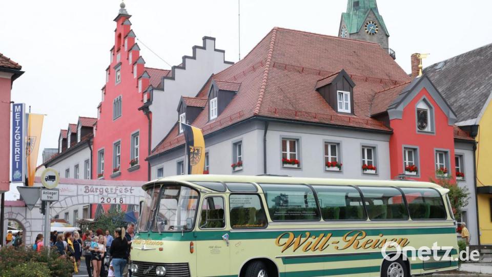 Oldtimer-Busrundfahrten waren die Attraktion. Bild: njn