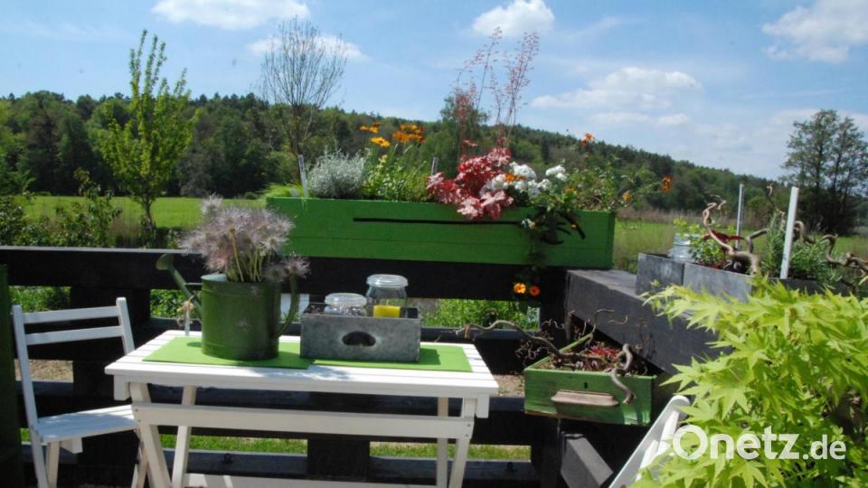 Kleiner Balkon oder Terrasse schön gestaltet. Bild: Portner