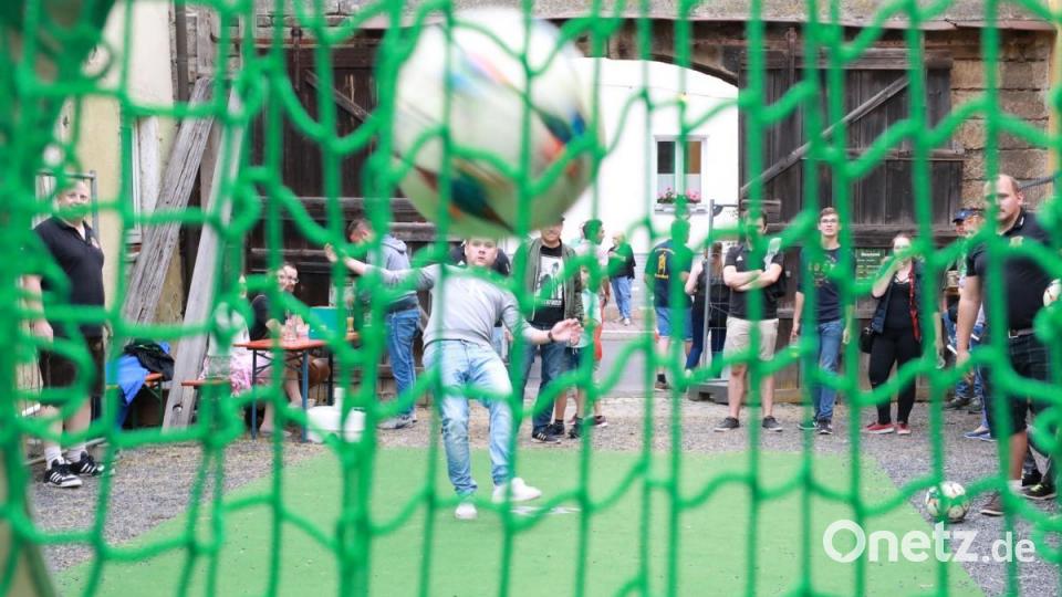 Beim Torwandschießen. Bild: njn