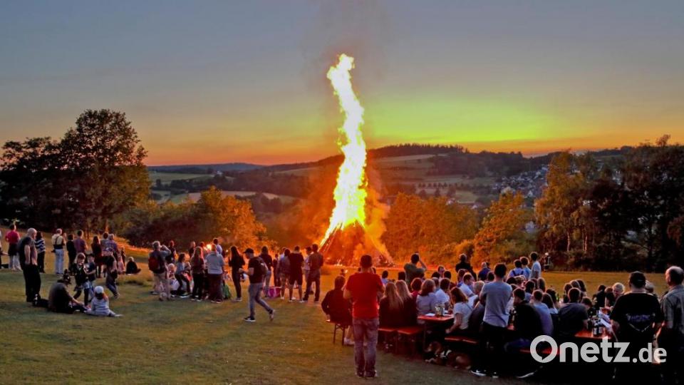 Johannisfeuer über Freudenberg. Bild: Hermann Koch