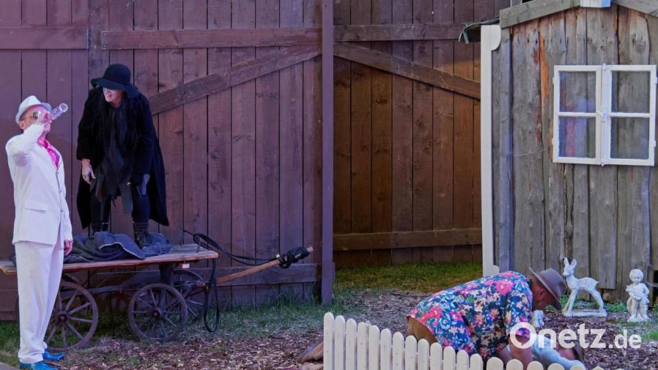 Der Brandner Kaspar kehrt nach einem Jahr auf die Freilichtbühne in Bärnau zurück. Im zweiten Teil reist er für kurze Zeit auf die Erde, um Unheil von seiner Familie abzuwenden. Bild: tr