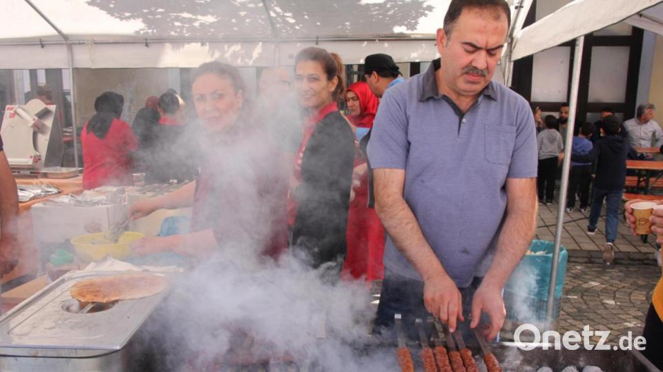 Adana-Kebab wird frisch zubereitet. Bild: kro