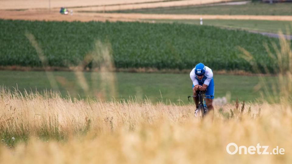 Andreas Dreitz aus Lichtenfels hat erstmals den Triathlon-Klassiker in Roth gewonnen. Bild: Daniel Karmann/dpa