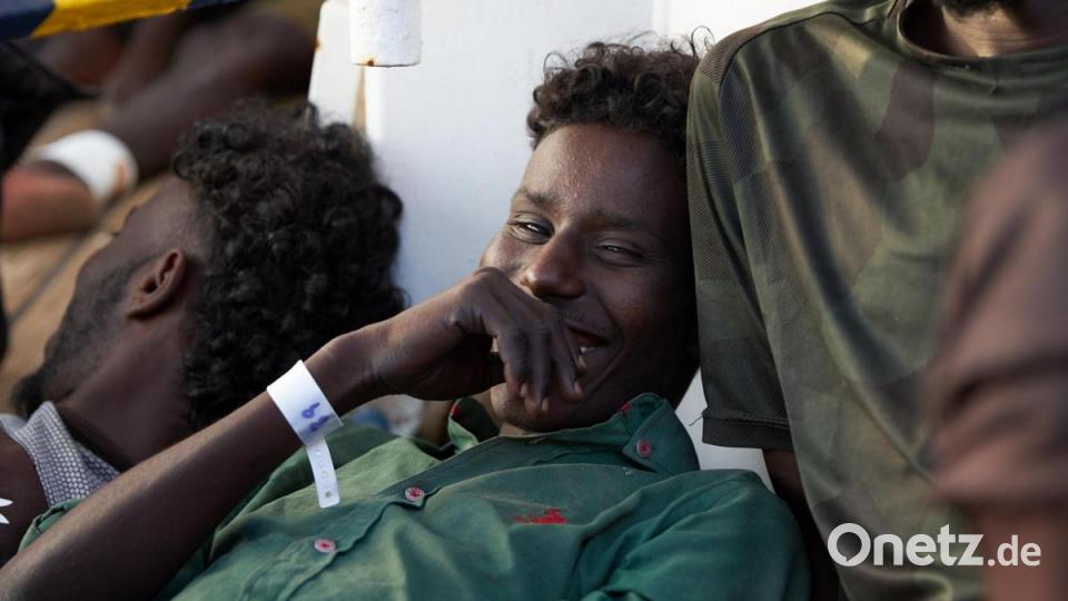 Ein Flüchtling lächelt nach seiner Rettung auf dem Hilfsschiff „Alan Kurdi“ der Rettungsorganisation Sea-Eye. Foto: Fabian Heinz/Sea-Eye Bild: Fabian Heinz