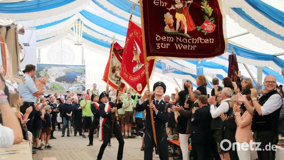 Einzug der Fahnen. Bild: jma