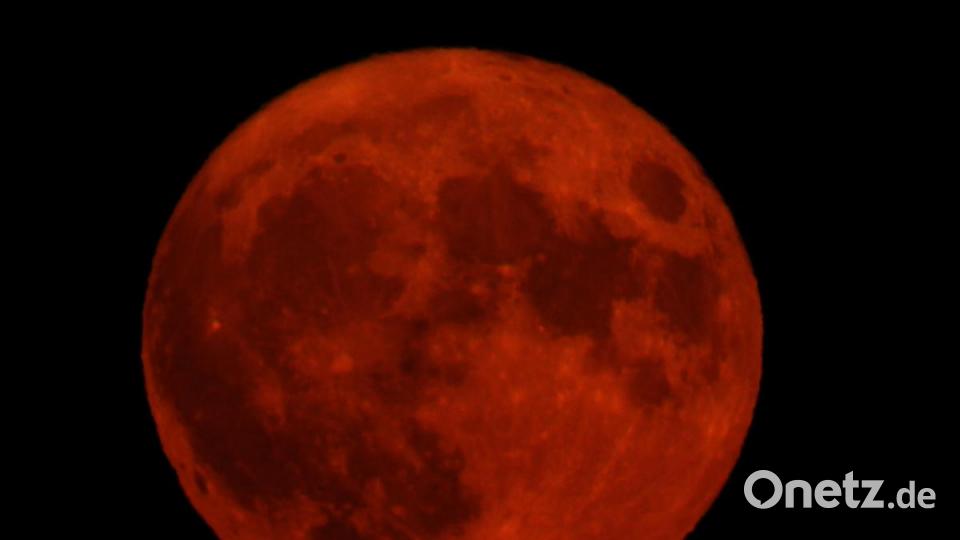 Mond über Weiden Bild: Reinhold Dobmeier