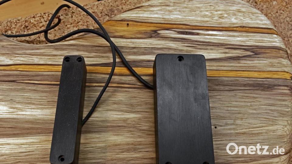 Alles an den Bässen des Windischeschenbachers ist Handarbeit, außer die Tonabnehmer sowie die Elektronik und die Saiten. Bild: tr