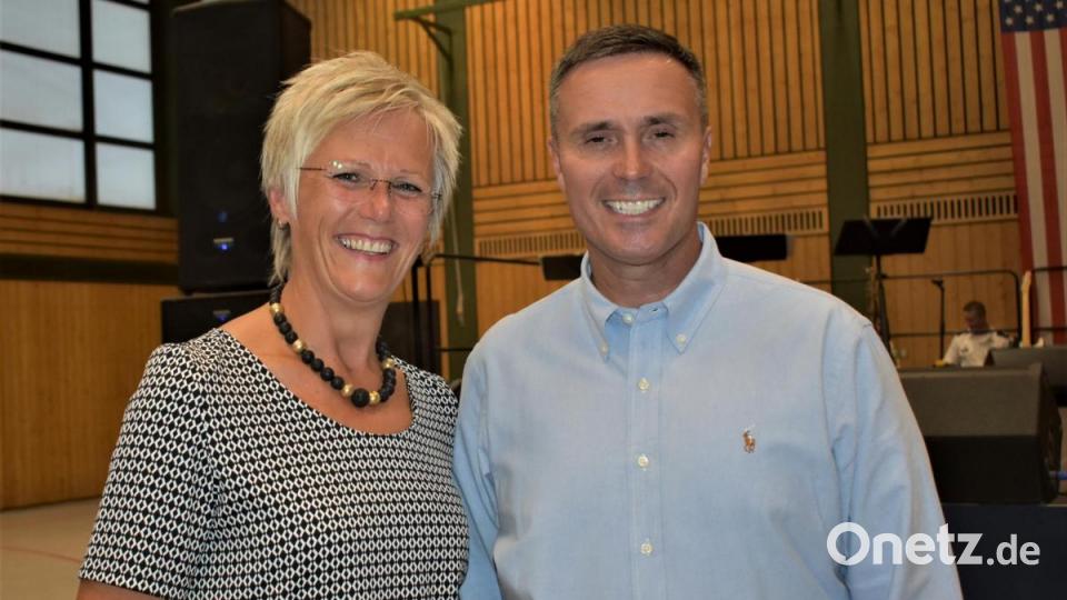 Die USAREUR-Band mit Chor spielte zwar nicht auf dem Schönberg im freien, aber in der Stadthalle, wo ein musikalisches Feuerwerk gezündet wurde. Bild: rgr