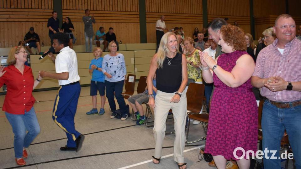 Die USAREUR-Band mit Chor spielte zwar nicht auf dem Schönberg im freien, aber in der Stadthalle, wo ein musikalisches Feuerwerk gezündet wurde. Bild: rgr