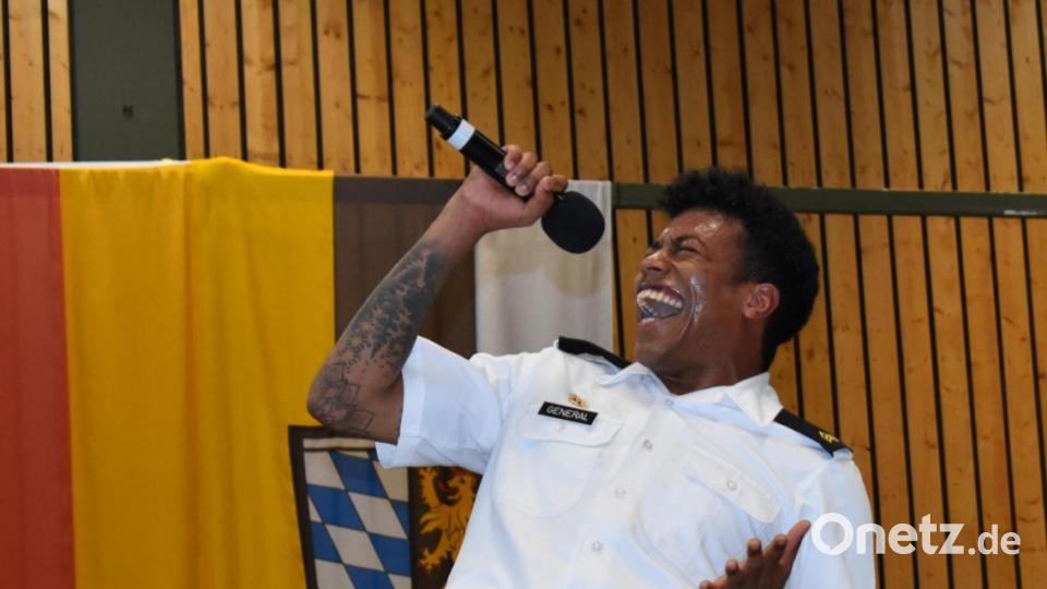 Die USAREUR-Band mit Chor spielte zwar nicht auf dem Schönberg im freien, aber in der Stadthalle, wo ein musikalisches Feuerwerk gezündet wurde. Bild: rgr