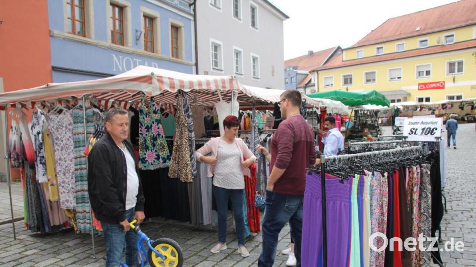 Der Sommermarkt hatte sich in diesem Jahr seinen Namen nicht wirklich verdient. Bild: frd