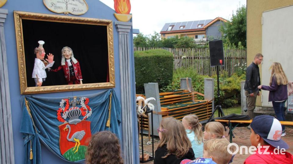 Das Puppentheater des Festspielvereins kam gut bei den Kindern an. Bild: frd