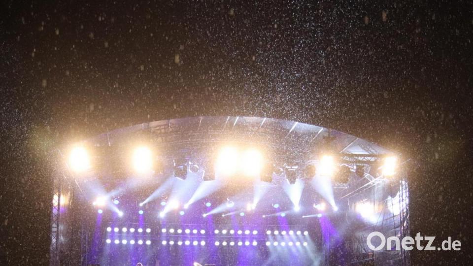 Das Konzert geht dem Ende zu und der Himmel weint. Bild: mfh