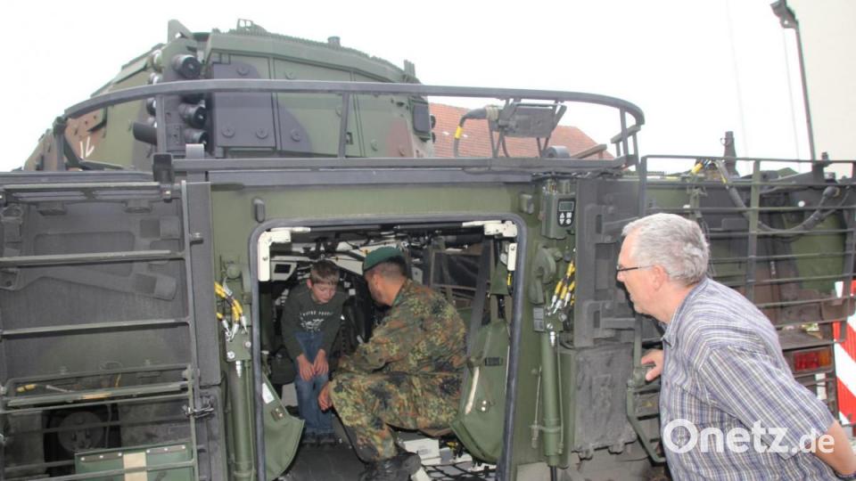 Auch ein Blick in den Schützenpanzer „Puma&quot; war beim Bürgerfest möglich. Bild: frd