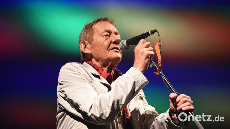 Mit einem nostalgischen und bewegenden Auftritt begeistert Österreichs Musik-Ikone Wolfgang Ambros seine Fans. Bild: Tobias Schwarzmeier