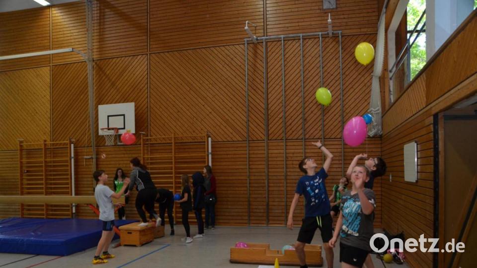 In der Dreifachturnhalle wurde ein richtiger Bewegungsparcours aufgebaut. Bild: dob