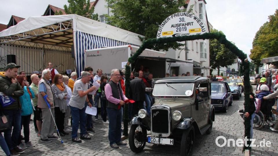 Oldtimerausfahrt des ADAC/MSC beim Bürgerfest 2019 in Wiesau. Bild: wro
