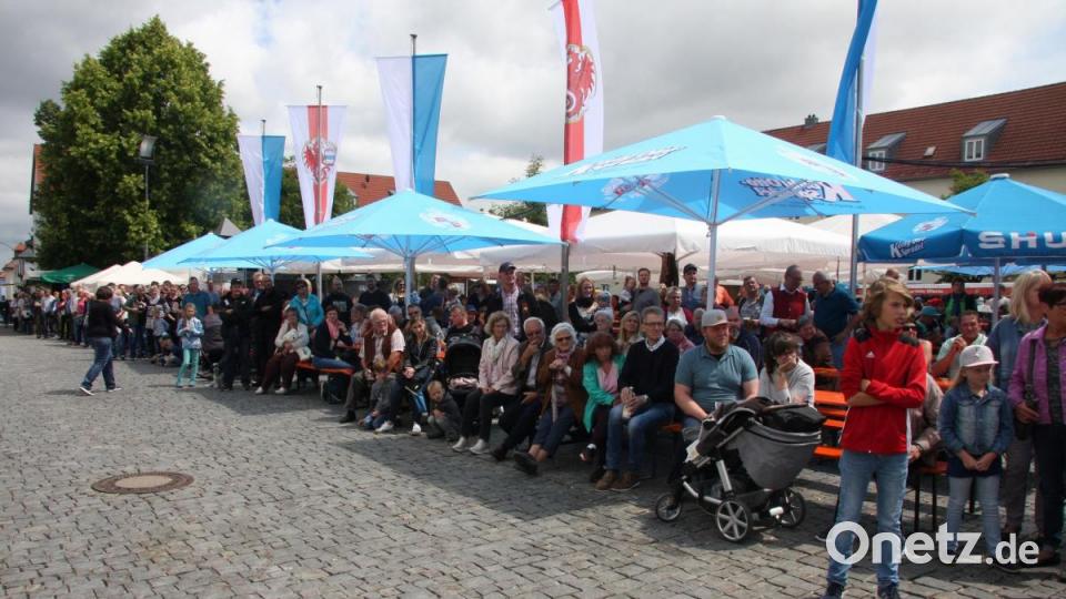 Oldtimerausfahrt des ADAC/MSC beim Bürgerfest 2019 in Wiesau. Bild: wro