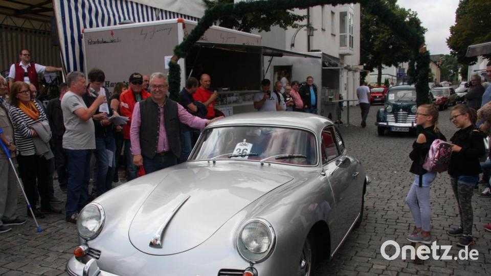 Oldtimerausfahrt des ADAC/MSC beim Bürgerfest 2019 in Wiesau. Bild: wro