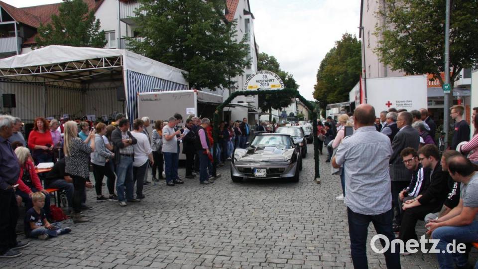 Oldtimerausfahrt des ADAC/MSC beim Bürgerfest 2019 in Wiesau. Bild: wro