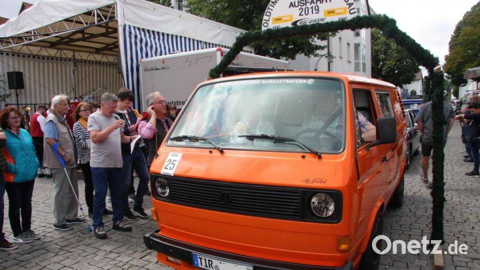Oldtimerausfahrt des ADAC/MSC beim Bürgerfest 2019 in Wiesau. Bild: wro