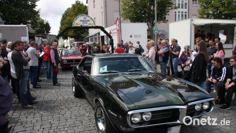 Oldtimerausfahrt des ADAC/MSC beim Bürgerfest 2019 in Wiesau. Bild: wro