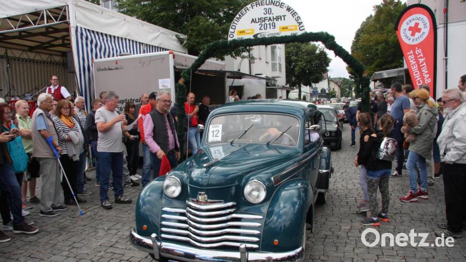 Oldtimerausfahrt des ADAC/MSC beim Bürgerfest 2019 in Wiesau. Bild: wro