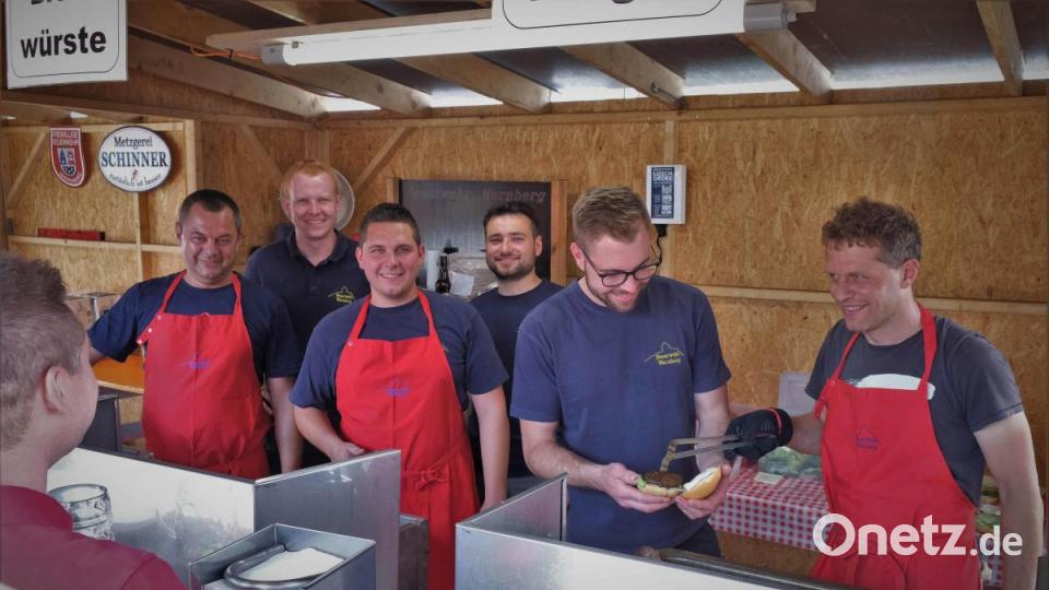 Feuerwehr Wernberg mit "Wern-Burger" Bild: twi