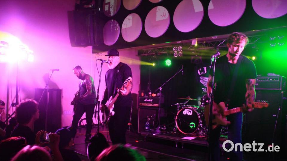 Ein Highlight für Punkrock-Fans: CJ Ramone, Bassist bei den Ramones, rockte am Freitag bei "Laut gegen Nazis" den Casino-Saal. Bild: kmo