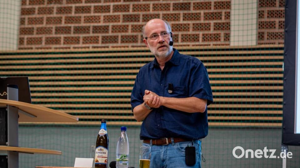 Prof. Dr. Harald Lesch bei seinem Vortrag in Kemnath Bild: pml
