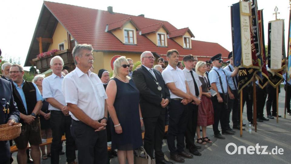 Zahlreiche Ehrengäste wohnten dem Festgottesdient bei. Bild: frd