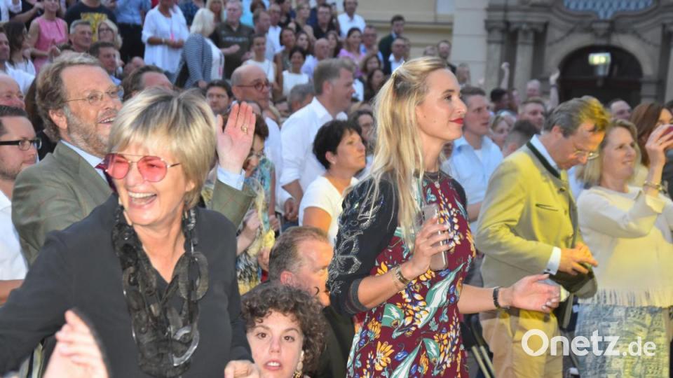 Fürstin Gloria und ihre Tochter Elisabeth in Tanzlaune. Bild: we