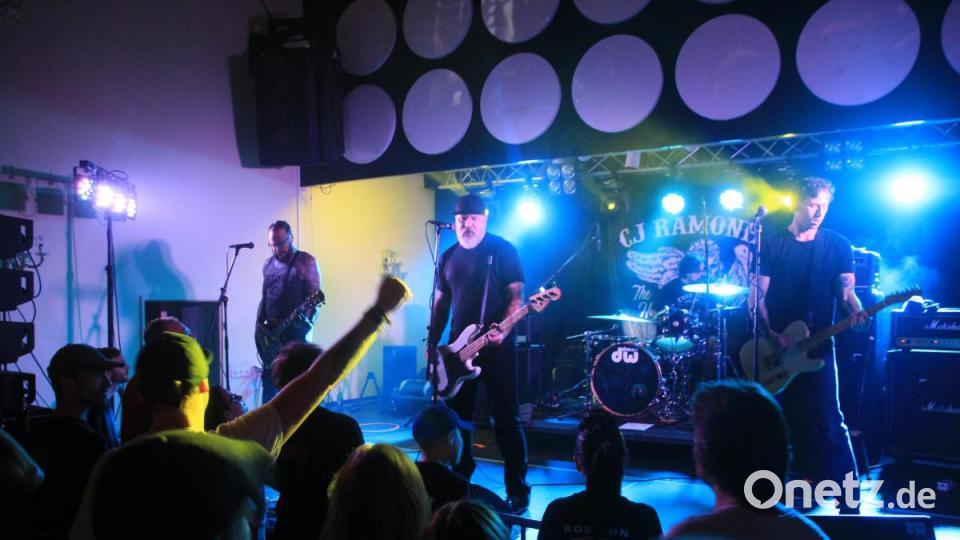 Ein Highlight für Punrock-Fans: CJ Ramone, Bassist bei den Ramones, rockte am Freitag bei "Laut gegen Nazis" den Casino-Saal. Bild: kmo