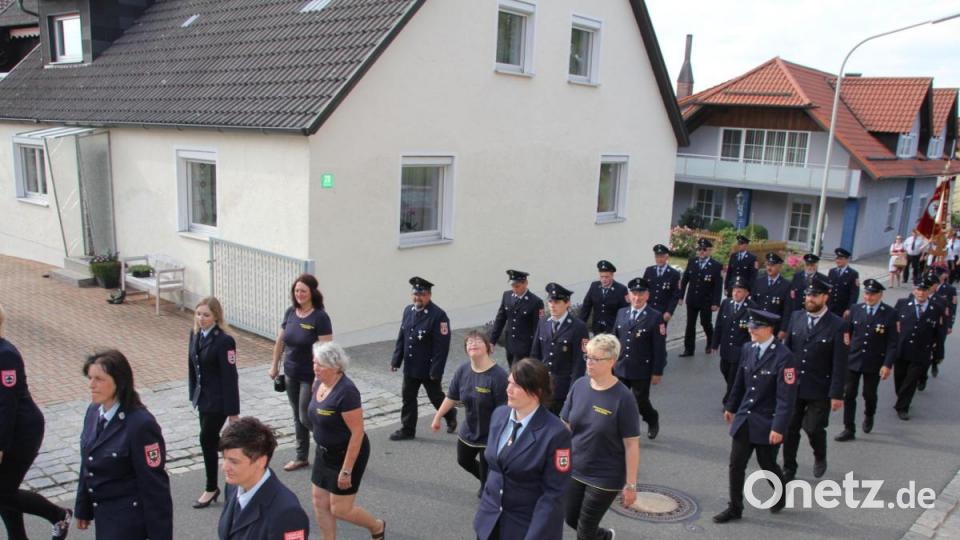 Die Eigelsberger Feuerwehrdamen waren ganz vorn mit dabei Bild: frd