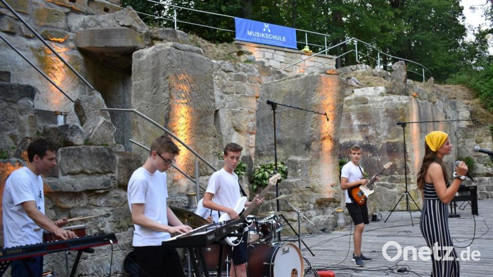 Sommerserenade der Musikschule Vierstädtedreieck auf der Naturbühne am Schönberg. Bild: rgr