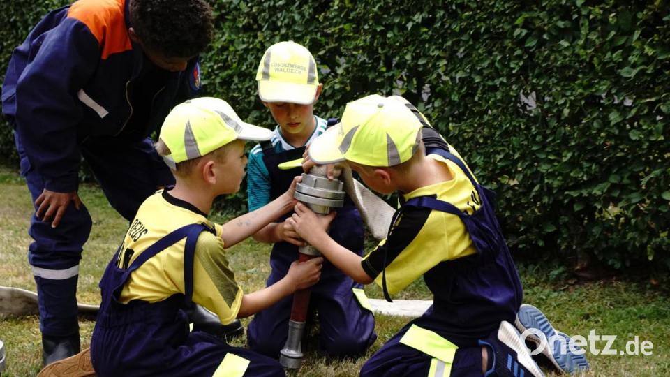 Da sind Wissen und Fantasie gefragt, um aus vielen Einzelteilen eine Wasserleitung zu bauen. Bild: bkr