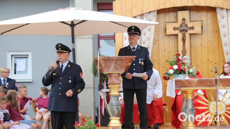 Lobende Worte für die Jubwehr von Kreisbrandrat Robert Heinfling Bild: frd