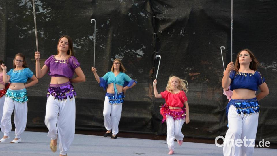 Die Bauchtanzgruppe „Bashirah“. Bild: jr